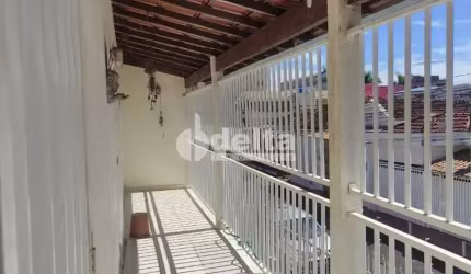 Casa residencial disponível para locação e venda no bairro Martins em Uberlândia-MG