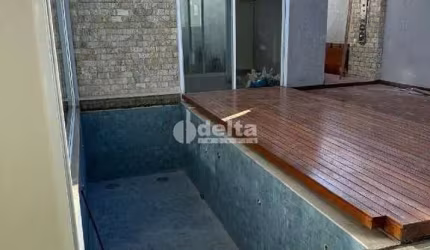 Casa no condomínio Golden Village para venda em Uberlândia-MG