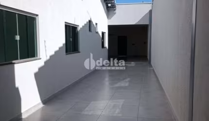 Casa residencial disponível para venda no bairro Granada em Uberlândia-MG