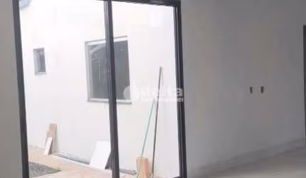 Casa residencial disponível para venda no bairro Monte Hebron em Uberlândia-MG