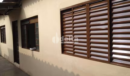 Casa residencial disponível para venda no bairro Nossa Senhora das Graças em Uberlândia-MG