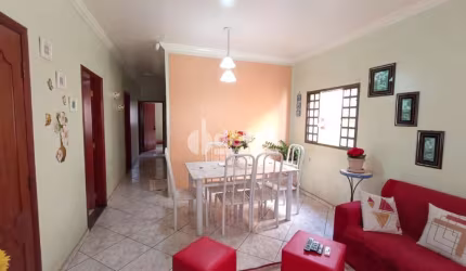 Casa residencial disponível para venda no bairro Granada em Uberlândia-MG