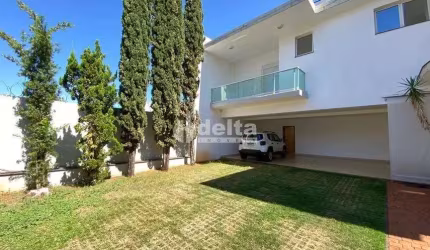 Casa residencial disponível para locação e venda no bairro Morada da Colina em Uberlândia-MG.