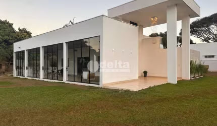 Casa residencial disponível para venda no bairro Mansões Aeroporto em Uberlândia-MG