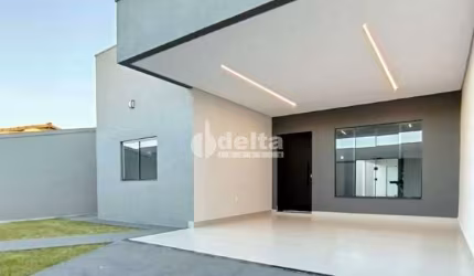 Casa residencial disponível para venda no bairro Jardim Holanda em Uberlândia-MG.