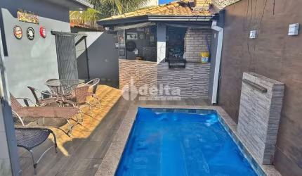 Casa residencial disponível para locação e venda no bairro Jardim Botânico em Uberlândia-MG