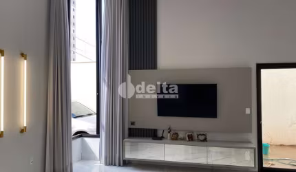 Casa residencial disponível para venda no bairro Grand Ville em Uberlândia - MG.