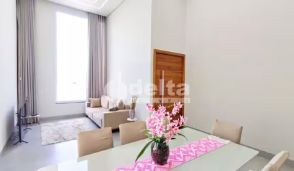 Casa residencial disponível para locação e venda no bairro Jardim Inconfidência em Uberlândia-MG