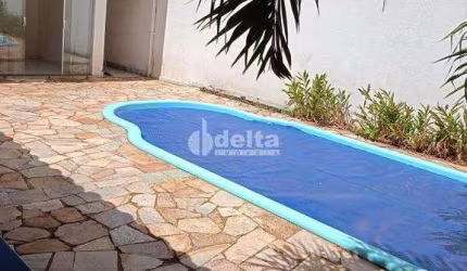 Casa Excepcional com Piscina e Área Gourmet no Bairro D. Zulmira