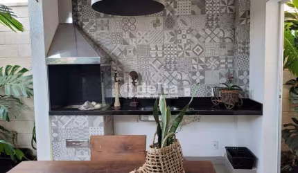 Casa no condomínio Quality Residence disponível para venda em Uberlândia-MG
