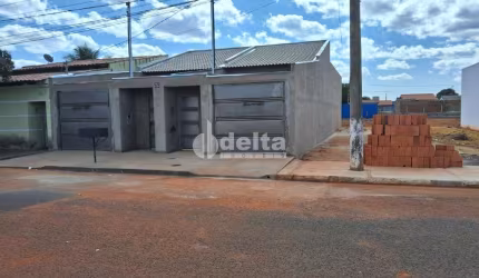 Casa residencial disponível para venda no bairro Jardim Ipanema em Uberlândia-MG