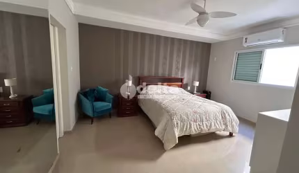 Casa no condomínio Royal Park disponível para venda em Uberlândia-MG