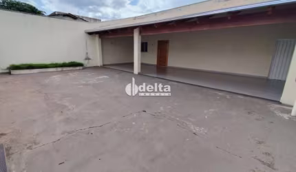 Casa residencial disponível para locação e venda no Bairro Jardim Europa em Uberlândia-MG
