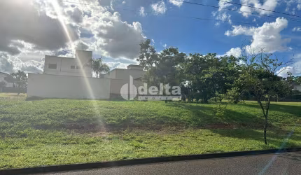 Terreno no Condomínio disponível para venda no bairro Jardim Botânico em Uberlândia-MG