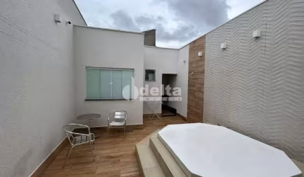 Casa residencial disponível para venda no bairro Santa Rosa em Uberlândia-MG
