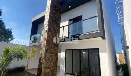 Casa residencial disponível para venda no bairro Nova Uberlândia em Uberlândia-MG