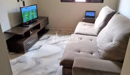 Casa residencial disponível para venda no bairro Custódio Pereira em Uberlândia-MG