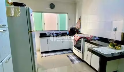 Casa residencial disponível para venda no bairro Alto Umuarama em Uberlândia-MG