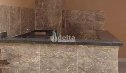 Casa residencial disponível para venda no bairro Jardim Brasília em Uberlândia-MG