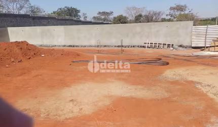 Terreno no Condomínio disponível para venda no bairro Jardim Botânico em Uberlândia-MG