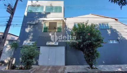 Casa residencial disponível para venda no bairro Santa Luzia em Uberlândia-MG