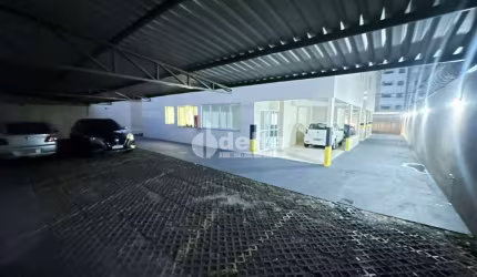 Apartamento disponível para venda no bairro Segismundo Pereira em Uberlândia-MG