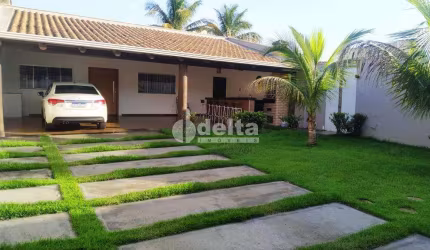 Casa residencial disponível para venda no Bairro Jardim Patrícia em Uberlândia-MG