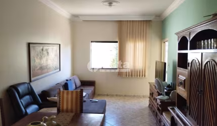 Casa residencial disponível para venda no bairro Morada da Colina em Uberlândia-MG.