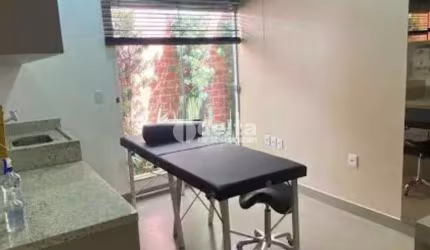 Casa Comercial disponível para locação/Venda no bairro Granada em Uberlândia-MG