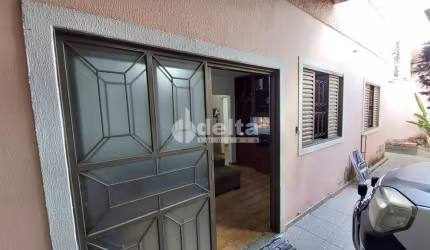 Casa residencial disponível para venda no bairro Santa Luzia em Uberlândia-MG