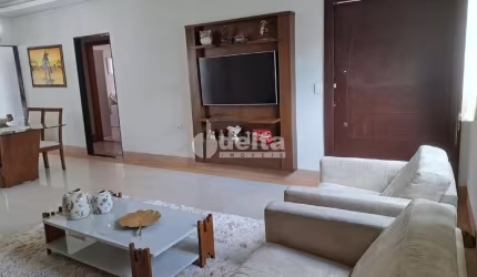 Casa residencial disponível para venda no Bairro Jardim Patrícia em Uberlândia-MG