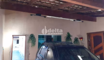Casa residencial disponível para venda no bairro Granada em Uberlândia-MG