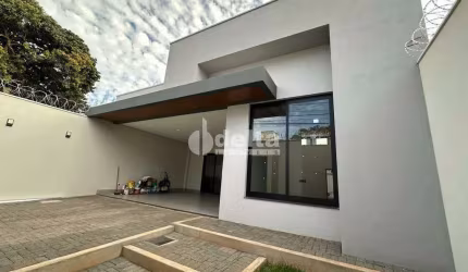 Casa residencial disponível para venda no bairro Vigilato Pereira em Uberlândia-MG