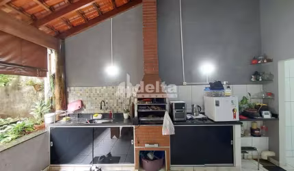 Casa residencial disponível para venda no bairro Taiman em Uberlândia-MG