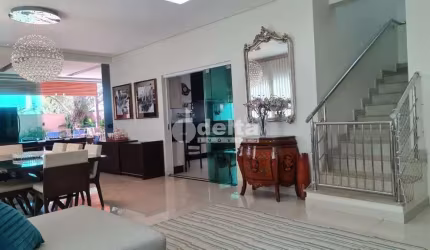 Casa no condomínio Gávea Paradiso disponível para venda em Uberlândia-MG