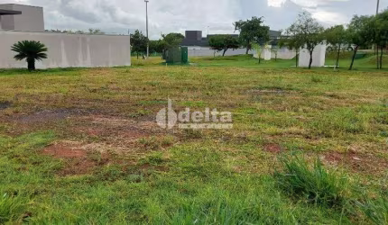 Terreno no Condomínio disponível para venda no bairro Jardim Botânico em Uberlândia-MG