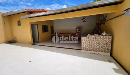 Casa residencial disponível para venda no bairro Laranjeiras em Uberlândia-MG