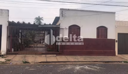 Casa residencial disponível para venda no bairro Nossa Senhora Aparecida em Uberlândia-MG