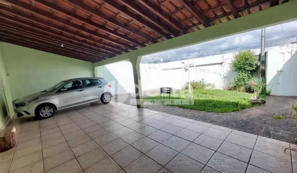 Casa residencial disponível para venda no bairro Nossa Senhora das Graças em Uberlândia-MG