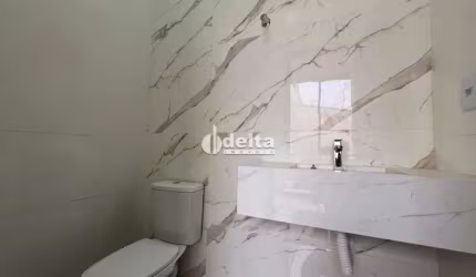 Casa residencial disponível para venda no bairro Alto Umuarama em Uberlândia-MG