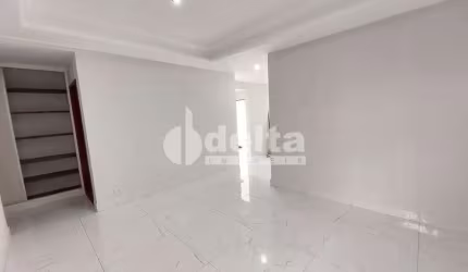 Casa residencial disponível para locação e venda no bairro Custódio Pereira em Uberlândia-MG