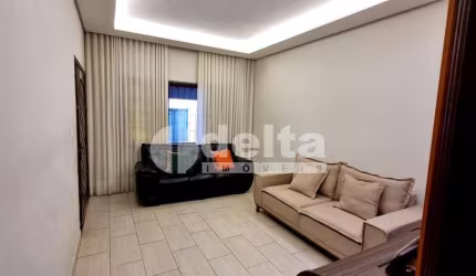 Casa residencial disponível para venda no bairro Cazeca em Uberlândia-MG