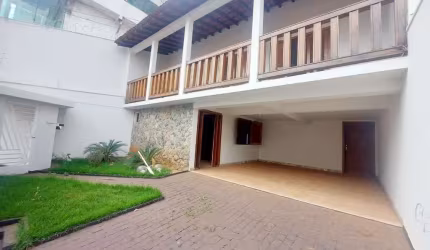 Casa residencial disponível para venda no bairro Tabajaras em Uberlândia-MG