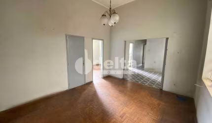 Casa residencial disponível para venda no bairro Centro em Uberlândia-MG
