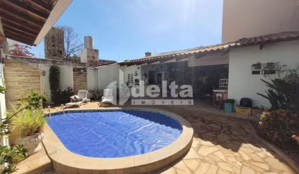 Casa residencial disponível para venda no bairro Centro em Uberlândia-MG