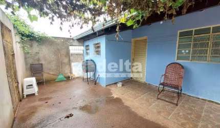 Casa residencial disponível para venda no bairro Custódio Pereira em Uberlândia-MG
