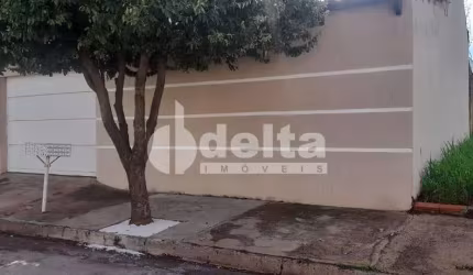 Casa residencial disponível para venda no bairro Santa Rosa em Uberlândia-MG
