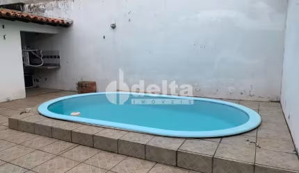Casa residencial disponível para venda no bairro Umuarama em Uberlândia-MG