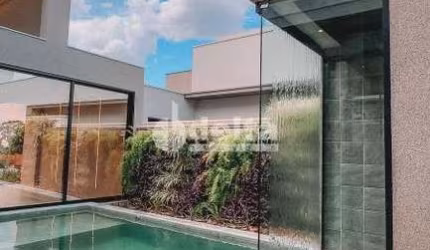 Casa no condomínio Alphaville 1 disponível para venda em Uberlândia-MG