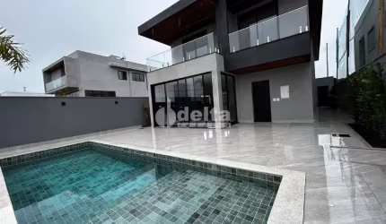 Casa no condomínio Tamboré disponível para venda em Uberlândia-MG